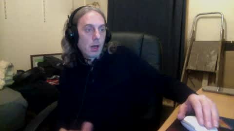Snapshot of bangintoleather chatting on October 2, 2:04 am bangintoleather online show from October 2, 2:04 am
