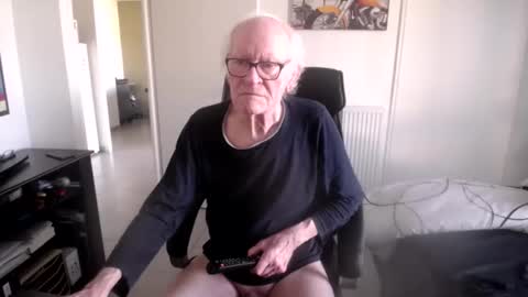 barbapapa73508870 online show from March 4, 8:24 am