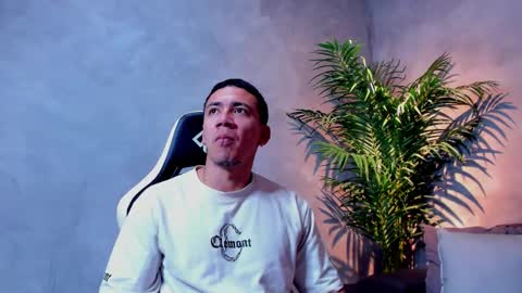 Bastian Independent Model online show from January 13, 6:34 pm