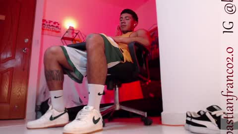 Bastian Independent Model online show from December 14, 2:45 am