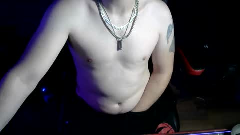 Snapshot of baterboy8687 chatting on December 3, 10:15 am baterboy8687 online show from December 3, 10:15 am