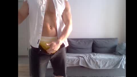 Snapshot of beniamain chatting on February 20, 12:15 pm Alan online show from February 20, 12:15 pm