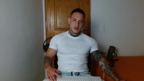 benjamin_isaac online show from February 25, 11:55 pm