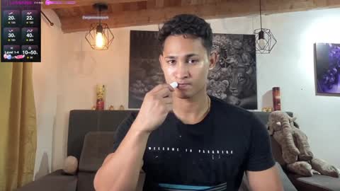Snapshot of benjamincooperk1 chatting on February 6, 6:18 am benjamincooperk online show from February 6, 6:18 am