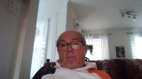 bernard1102 online show from December 31, 1:19 pm