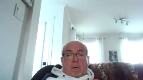 bernard1102 online show from December 3, 2:05 pm