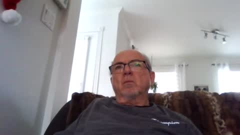 bernard1102 online show from December 18, 1:34 pm