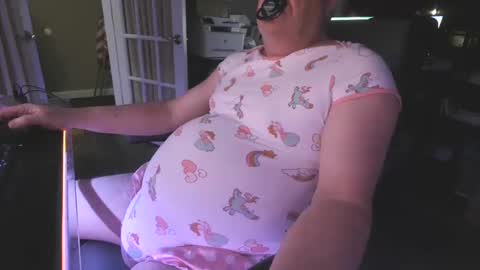 Snapshot of bi_chubby_sub61 chatting on February 1, 2:37 am Redmoon online show from February 1, 2:37 am