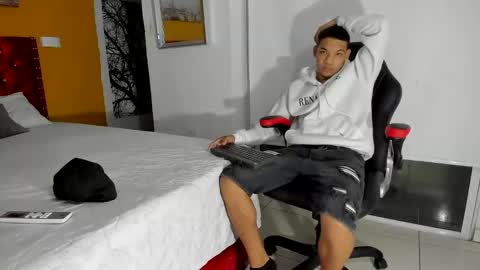 big_jhoonss_ online show from October 7, 2:15 am