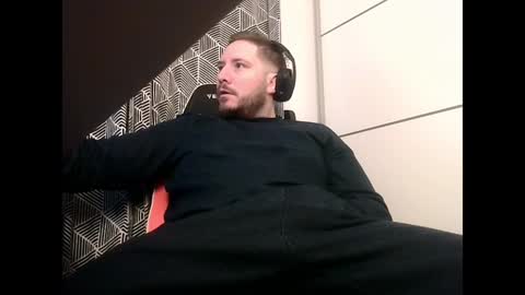 Snapshot of big_sele chatting on December 17, 3:50 am bigbroly88 online show from December 17, 3:50 am