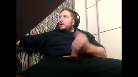 Snapshot of big_sele chatting on December 6, 7:43 am bigbroly88 online show from December 6, 7:43 am