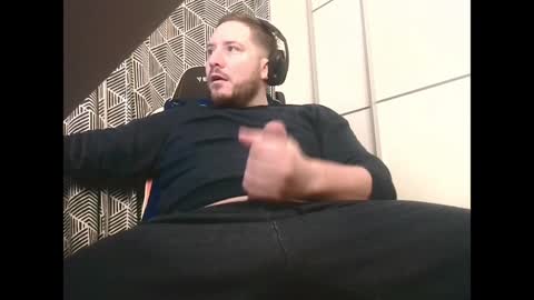 Snapshot of big_sele chatting on December 23, 7:06 am bigbroly88 online show from December 23, 7:06 am