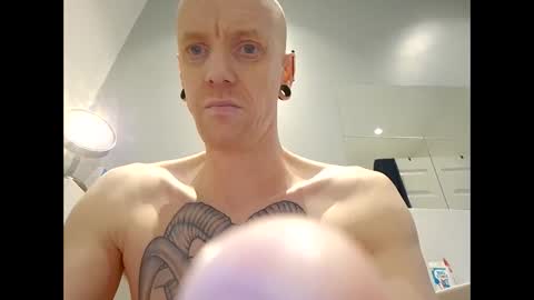 biggingerballs82 online show from March 1, 2:50 pm