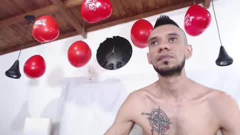 Snapshot of bigzehuz chatting on February 14, 9:43 pm andres online show from February 14, 9:43 pm