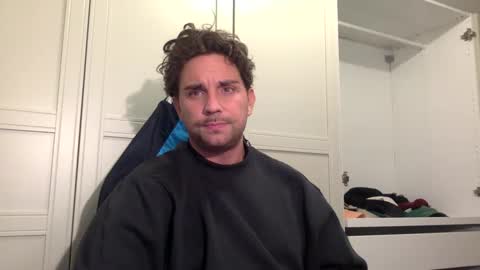 bikdig1 online show from December 11, 8:16 pm