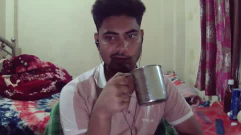 birbikrom104 online show from April 14, 1:33 pm