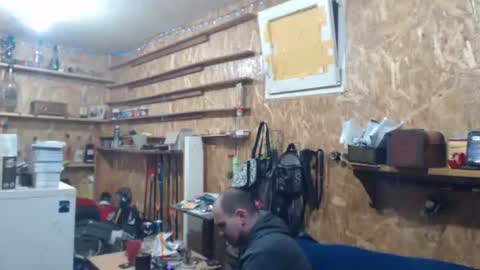 Em J online show from February 5, 9:11 pm