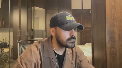 Leo online show from November 15, 1:35 pm