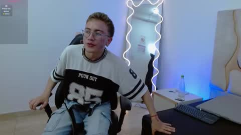 blondy_tay online show from October 5, 5:55 am