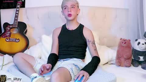 TAY   online show from February 22, 2:06 am