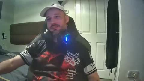 bluebirdflame1 online show from March 7, 2:36 am