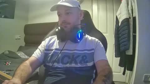 bluebirdflame1 online show from December 25, 9:33 pm