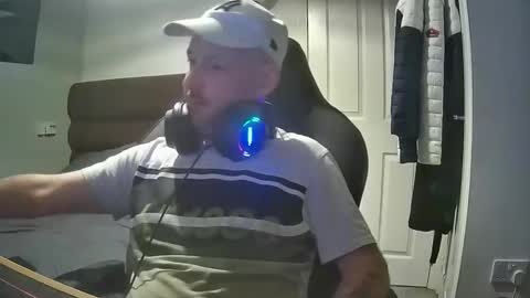 bluebirdflame1 online show from December 23, 6:37 pm