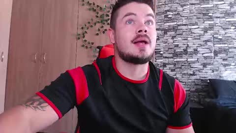 blueeyeboy0 online show from October 17, 9:35 am