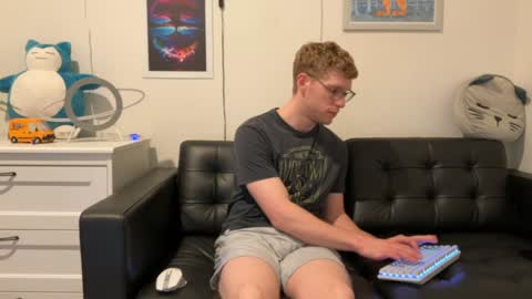 blueeyedtallguy online show from December 31, 1:57 am