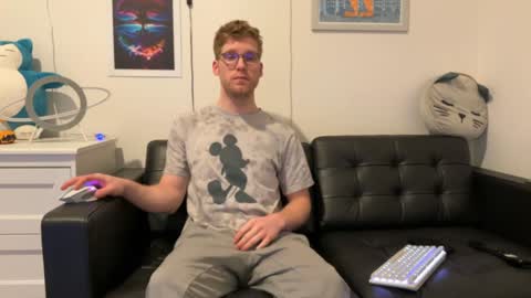 blueeyedtallguy online show from December 30, 7:04 am