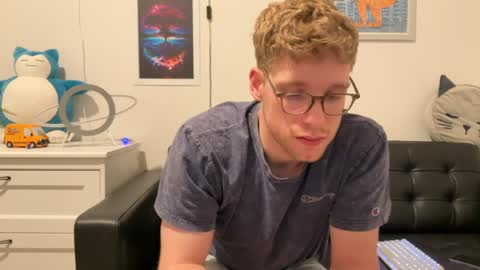 blueeyedtallguy online show from December 18, 2:42 am