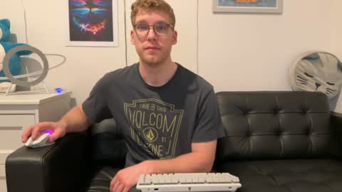 blueeyedtallguy online show from December 22, 1:12 am