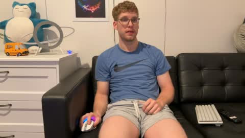 blueeyedtallguy online show from December 25, 2:25 am