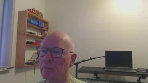 Snapshot of blueeyesn8 chatting on January 1, 11:27 am blueeyesn8 online show from January 1, 11:27 am