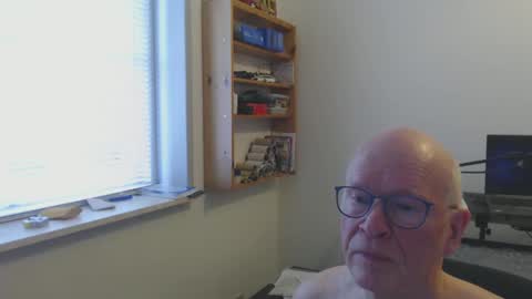 Snapshot of blueeyesn8 chatting on February 28, 9:04 am blueeyesn8 online show from February 28, 9:04 am