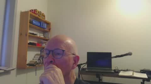 Snapshot of blueeyesn8 chatting on December 8, 9:13 am blueeyesn8 online show from December 8, 9:13 am