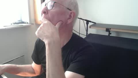 Snapshot of blueeyesn8 chatting on October 9, 8:08 am blueeyesn8 online show from October 9, 8:08 am