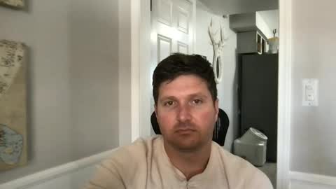 Snapshot of bobbylightfoot3 chatting on February 8, 9:36 pm bobbylightfoot3 online show from February 8, 9:36 pm