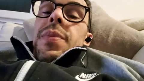 Snapshot of bomale89 chatting on February 16, 8:33 pm bomale89 online show from February 16, 8:33 pm