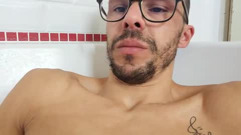 Snapshot of bomale89 chatting on January 17, 12:31 pm bomale89 online show from January 17, 12:31 pm