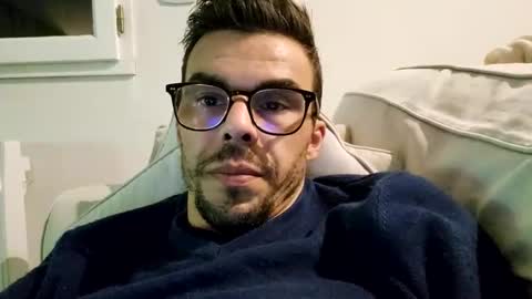 Snapshot of bomale89 chatting on January 5, 8:10 pm bomale89 online show from January 5, 8:10 pm