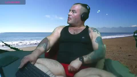 Snapshot of bongolian chatting on January 27, 12:22 am SkullBone online show from January 27, 12:22 am