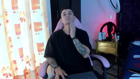 booyhott_ online show from November 24, 7:04 pm