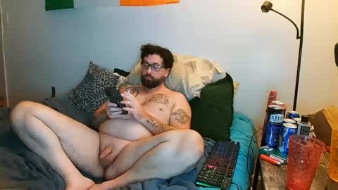 Snapshot of boredandirish21 chatting on October 2, 10:25 pm boredandirish21 online show from October 2, 10:25 pm