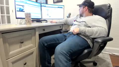 Snapshot of boredhorndog chatting on February 8, 11:24 pm Boredhorndog online show from February 8, 11:24 pm