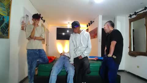 THOMAS AND DAMIAND online show from January 12, 7:18 pm