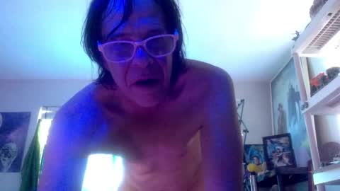 Bottomboo7 online show from April 28, 12:21 pm