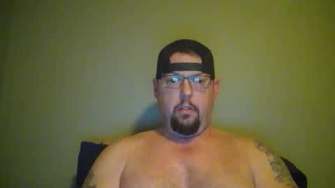 bowtieguy84 online show from April 2, 3:26 am