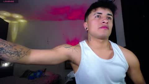 boy_nauthy online show from December 18, 11:56 pm