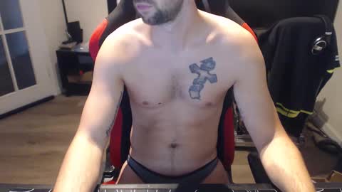 boy_t0y89 online show from October 20, 6:39 am